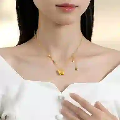 925