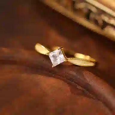 925