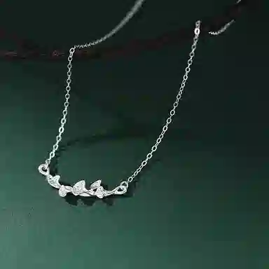 925
