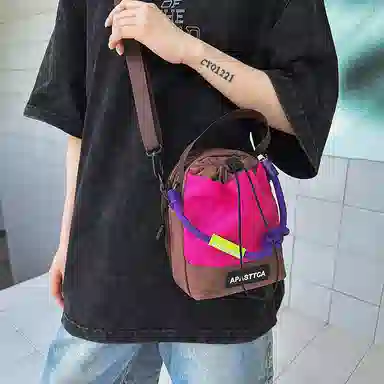 笛贝嘉 韩版时尚多巴胺休闲运动轻便水瓶包 尼龙 单肩斜挎手提手机包 男女同款情侣款 多色