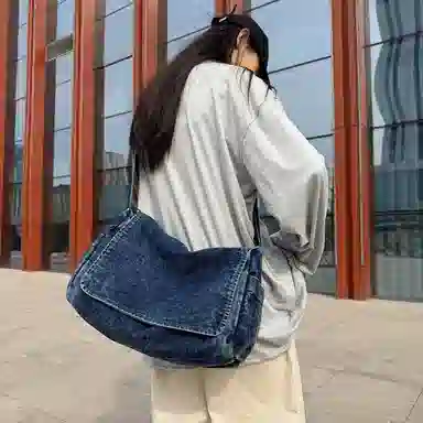 日系原宿复古时尚简约潮流 纯色百搭 牛仔布 斜挎包 男女同款情侣款 蓝色/黑色