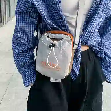 笛贝嘉 韩版抽绳轻便小众时尚个性 尼龙 手机包 男女同款情侣款 多色