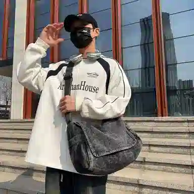 日系原宿复古时尚简约潮流 纯色百搭 牛仔布 斜挎包 男女同款情侣款 蓝色/黑色
