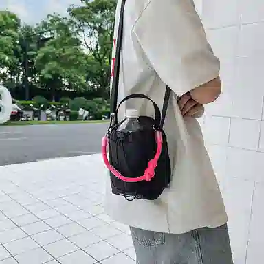 笛贝嘉 韩版时尚多巴胺休闲运动轻便水瓶包 尼龙 单肩斜挎手提手机包 男女同款情侣款 多色