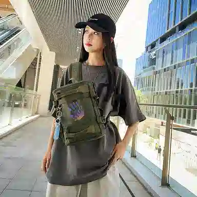 笛贝嘉 时尚轻便外出简约百搭 牛津布 胸包 男女同款情侣款 多色