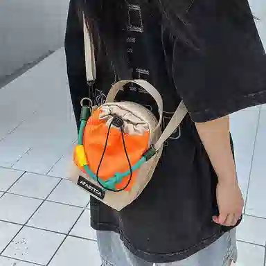 笛贝嘉 韩版时尚多巴胺休闲运动轻便水瓶包 尼龙 单肩斜挎手提手机包 男女同款情侣款 多色