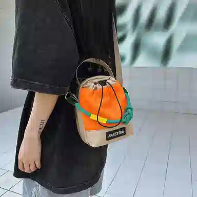 笛贝嘉 韩版时尚多巴胺休闲运动轻便水瓶包 尼龙 单肩斜挎手提手机包 男女同款情侣款 多色