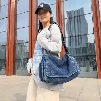 日系原宿复古时尚简约潮流 纯色百搭 牛仔布 斜挎包 男女同款情侣款 蓝色/黑色