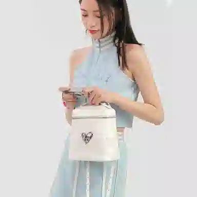 爱路喜 时尚小众旅游轻便通勤背包 合成革 双肩包