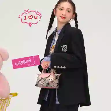 爱路喜 设计小众迷失小熊 织物拼合成革 饺子包手提斜挎包 女款 灰雾粉