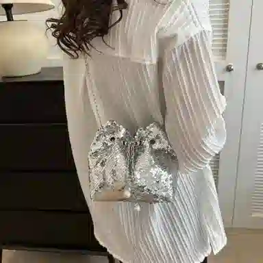 韩版小众设计简约休闲水桶包时尚质感 亮片 斜挎单肩包 常规 女款 黑色 /银色