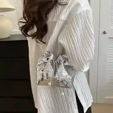 韩版小众设计简约休闲水桶包时尚质感 亮片 斜挎单肩包 常规 女款 黑色 /银色