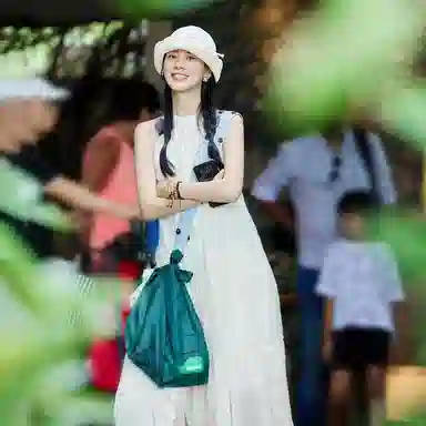 茵曼 纯色简约舒适无袖连衣裙 女款 梨花杏