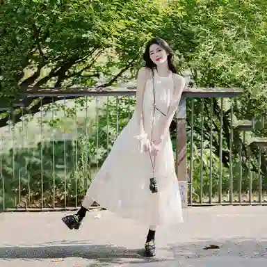 茵曼 纯色简约舒适无袖连衣裙 女款 梨花杏