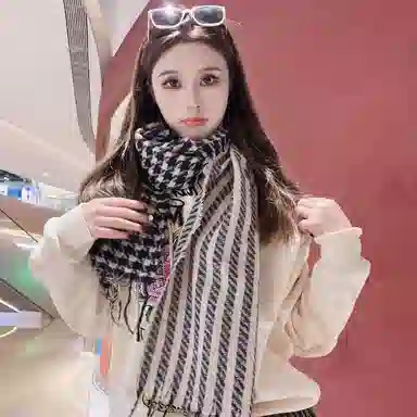 匹克 甜美小格纹流苏 保暖亲肤显气质 三件套 绒线围巾 女款