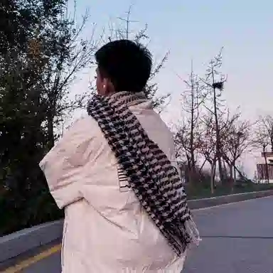 匹克 甜美小格纹流苏 保暖亲肤显气质 三件套 绒线围巾 女款