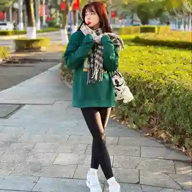 Peak Houndstooth Scarf