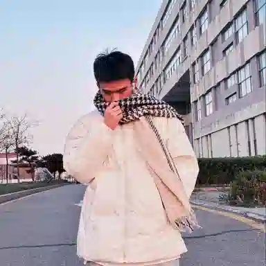 匹克 甜美小格纹流苏 保暖亲肤显气质 三件套 绒线围巾 女款