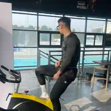 匹克 纯色高弹长袖紧身塑形运动跑步瑜伽骑行训练健身衣 男女同款