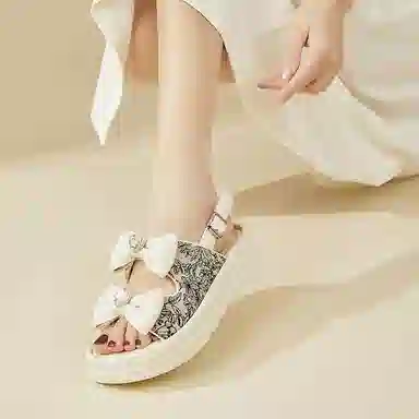 DAPHNE PU