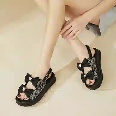 DAPHNE PU