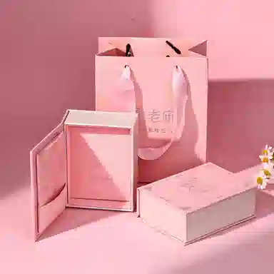 925