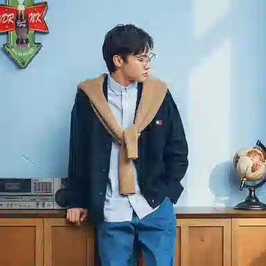 Tommy Hilfiger V