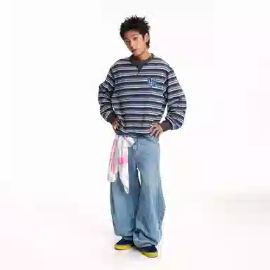 Mr. Jiangnan Park Elopement Striped Heart Embroidered Sweatshirt