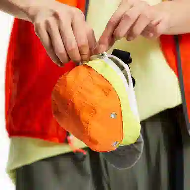 江南先生  美式复古格子潮流帽型百搭可调节时尚 尼龙 挂包零钱包 男女同款情侣款 蓝色/橙色