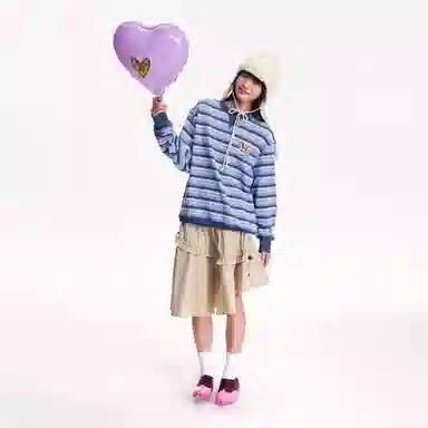 Mr. Jiangnan Park Elopement Striped Heart Embroidered Sweatshirt