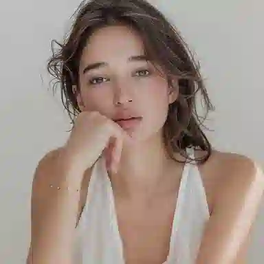 925