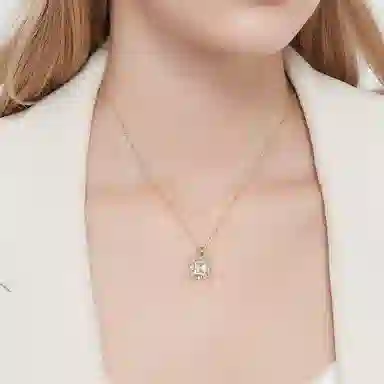 925