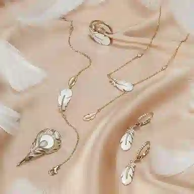 一撇一捺 羽光贝语系列金羽幻光 合金 耳饰 女款 金色