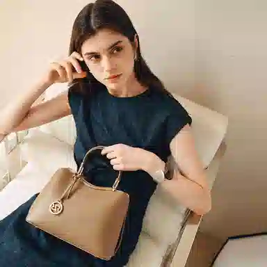 红蜻蜓 气质百搭 牛皮革拼合成革 手提包 中号 女款 多色