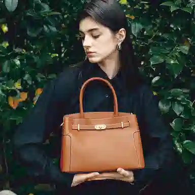 红蜻蜓 气质百搭 牛皮革拼合成革 手提包 中号 女款 多色