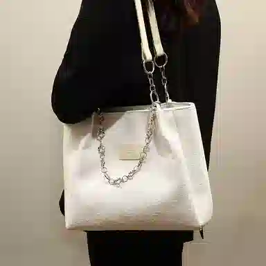 VINEY ins Tote