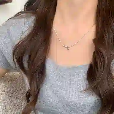 925