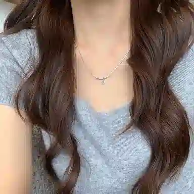 925