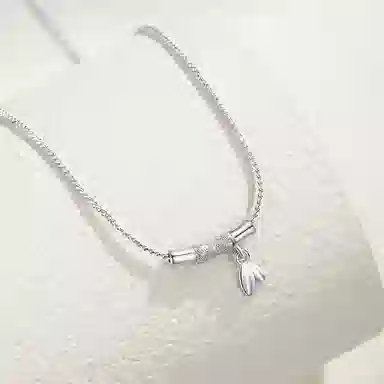 925