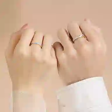 925