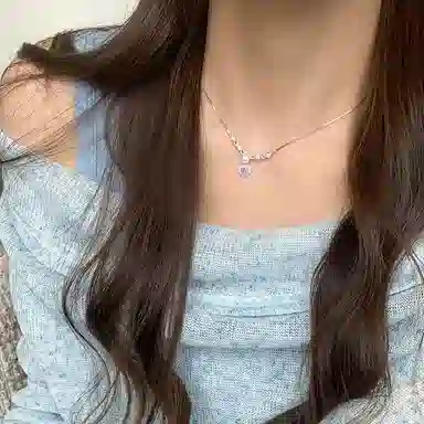 925