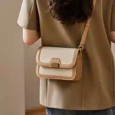 纳兰杜 高级感时尚百搭包包撞色小众设计夏天真皮女包 头层牛皮 斜挎包小方包豆腐包单肩包 中号 女款 米白拼杏