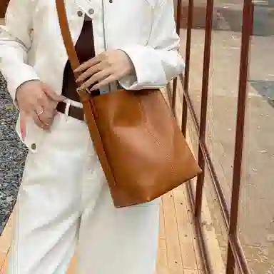 纳兰杜 通勤复古时尚百搭高级感实用 牛皮拼合成革 水桶包斜挎单肩包 迷你 女款 子夜黑/金棕/咖啡色