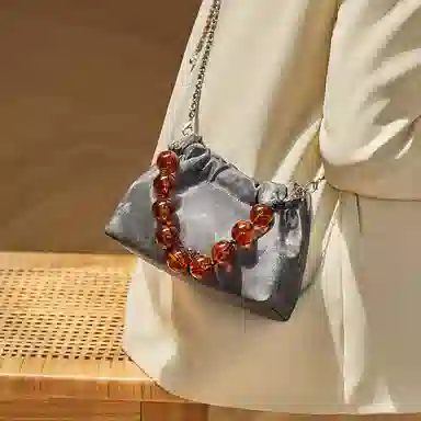 纳兰杜 女包新中式缎面百搭潮流实用女生精致包包 牛皮 链条包云朵包腋下包单肩斜挎包 迷你 女款 太空银/奶昔白/橄榄绿