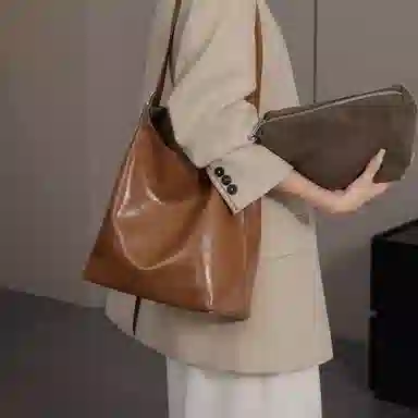 纳兰杜 通勤美拉德复古简约松弛感 牛皮拼合成革 水桶包单肩包 大号 女款 棕色/黑色