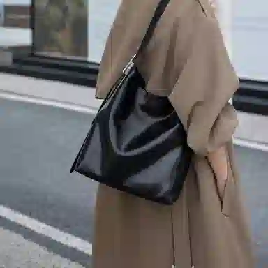 纳兰杜 通勤美拉德复古简约松弛感 牛皮拼合成革 水桶包单肩包 大号 女款 棕色/黑色