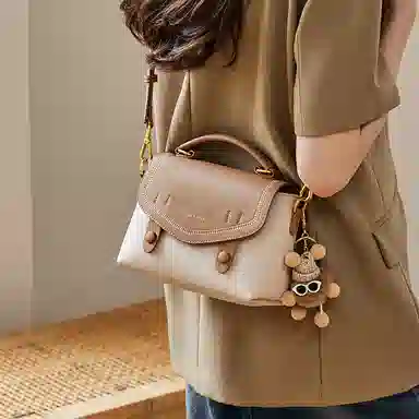 纳兰杜 女包百搭高级感小众品牌通勤休闲潮流实用 牛剖层革拼合成革 手提包斜挎包单肩包 小号 女款 米白拼杏/可可棕