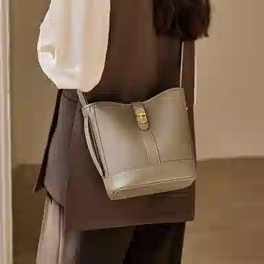纳兰杜 女包百搭女士休闲简约实用品牌包包 头层牛皮拼合成革 水桶包通勤包单肩包斜挎包 女款 大象灰 小号
