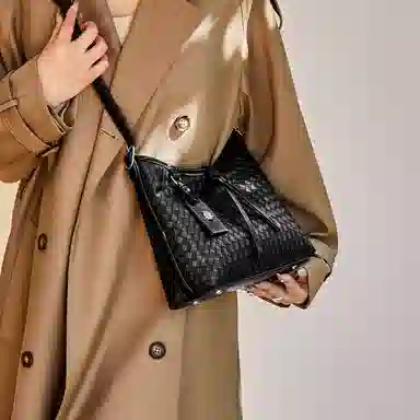 纳兰杜 托特包女小众设计大容量高级感慵懒风编织通勤上班族 合成革 单肩腋下包斜挎包 女款 子夜黑