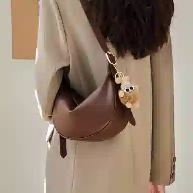 纳兰杜 包包女高颜值潮流百搭休闲高级感简约女包通勤 牛皮 饺子包新月包斜挎单肩包 中号 女款 燕麦色